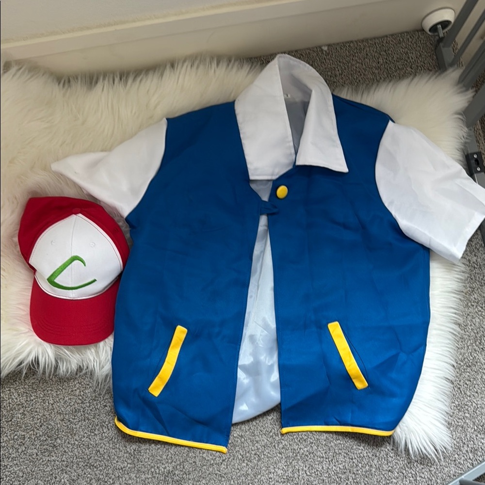 Ash Pokémon- Men Size Large Costume-Blue and White Vest with Red and White Cap